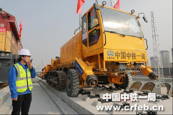 西康高鐵全線鋪軌完成